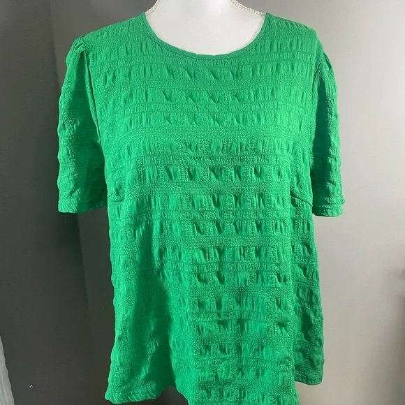 SHEIN Woman’s Grass Green Top with button on backside and slight puff sleeve 1x - Picture 5 of 6